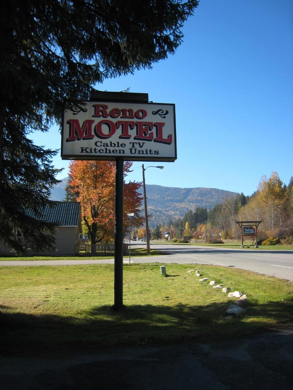 Reno Motel Salmo Bagian luar foto